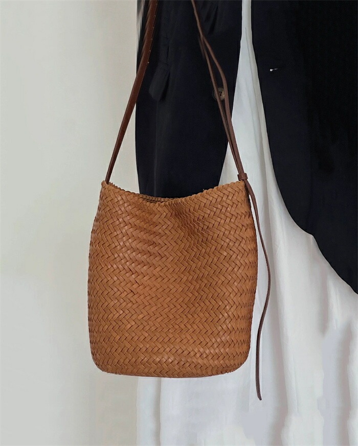 トートバッグ レディース バケツ型 バッグ 通勤バッグ 編みバッグ かごバッグ レザー ショルダーバッグ 斜め掛けバッグ 2way 肩掛け 軽量 バケツバッグ バケツ型バッグ ワンハンドルバッグ 柔ら