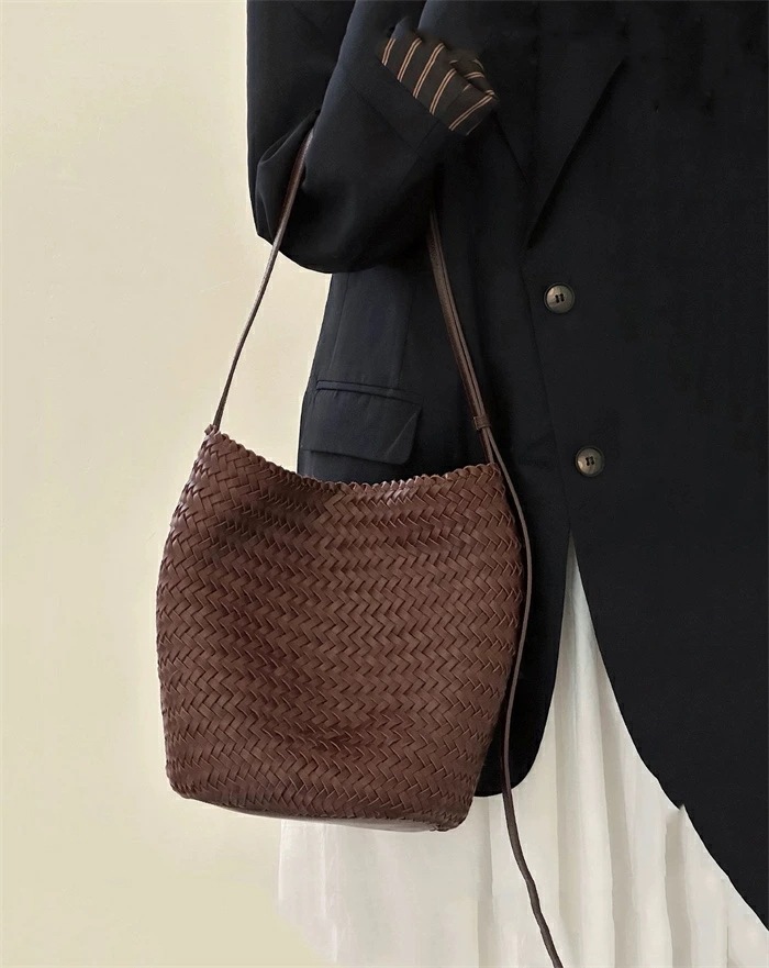 トートバッグ レディース バケツ型 バッグ 通勤バッグ 編みバッグ かごバッグ レザー ショルダーバッグ 斜め掛けバッグ 2way 肩掛け 軽量 バケツバッグ バケツ型バッグ ワンハンドルバッグ 柔ら