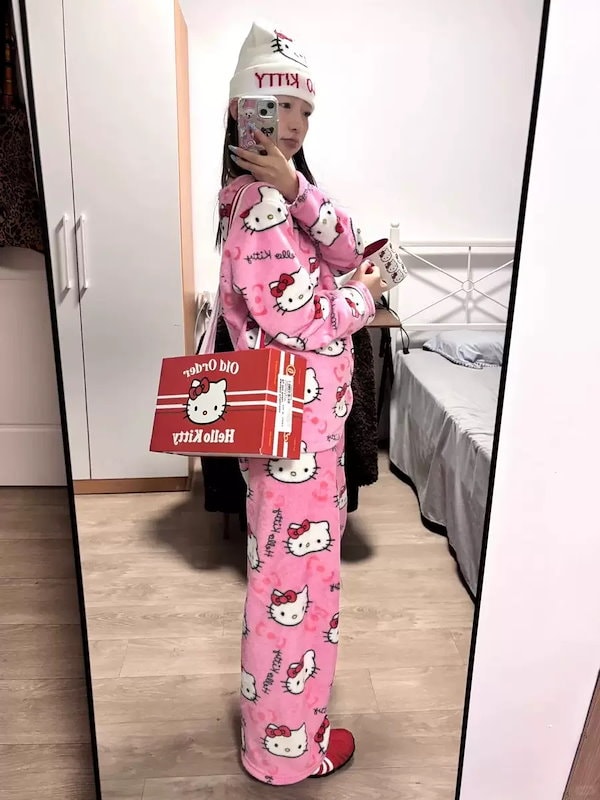 Qoo10] 【3日内出荷】キティちゃん パジャマ ハ