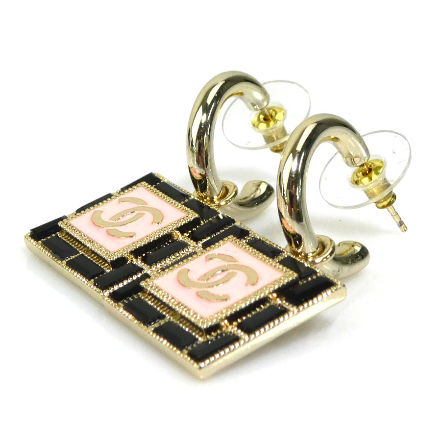 シャネル CHANEL ピアス ココマーク メタル/エナメル ゴールド/ブラック/ピンク レディース e60329a シャネル CHANEL ピアス ココマーク メタル/エナメル ゴールド/ブラック/ピンク レディース e60329a