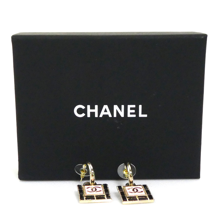 シャネル CHANEL ピアス ココマーク メタル/エナメル ゴールド/ブラック/ピンク レディース e60329a シャネル CHANEL ピアス ココマーク メタル/エナメル ゴールド/ブラック/ピンク レディース e60329a