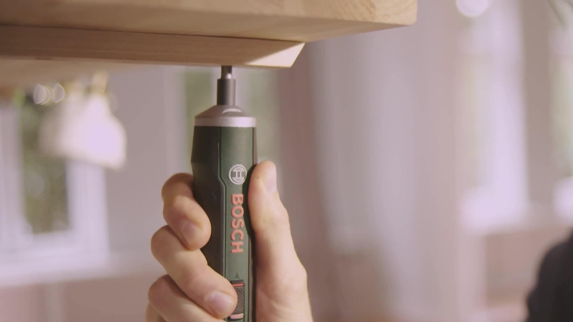 ボッシュ(BOSCH) 3.6Vコードレスドライバー 電動ドライバー 充電式 正逆転切替 トルク調整｜詳細画像