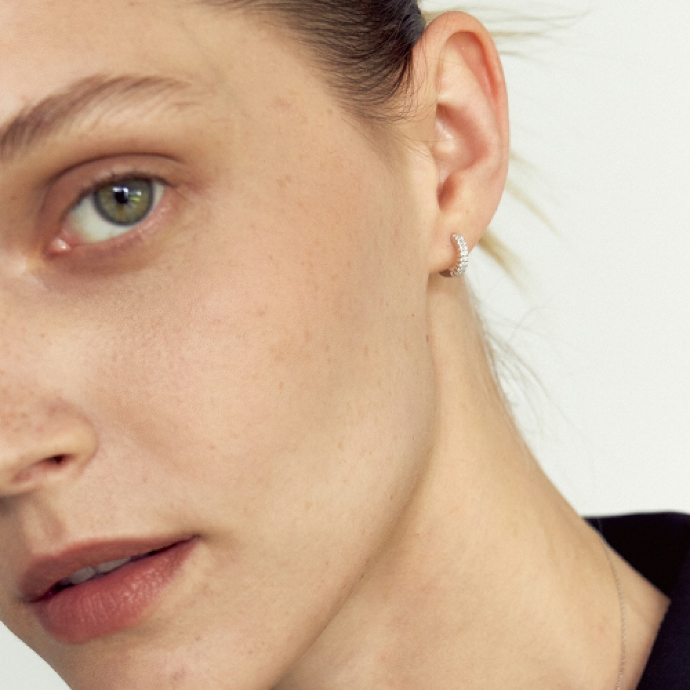 LUNNE 14k ダブルパヴェラインワンタッチリングピアス (14k ゴールド) LFE40 LUNNE 14k ダブルパヴェラインワンタッチリングピアス (14k ゴールド) LFE40