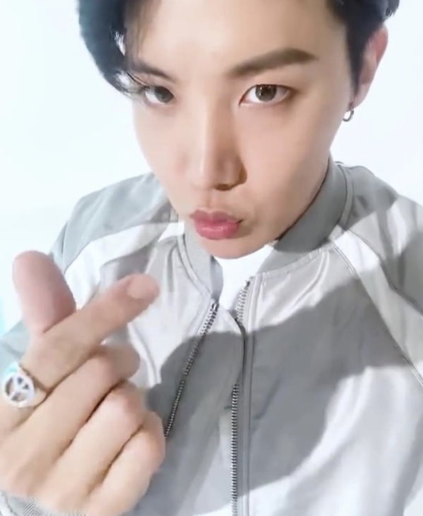 Qoo10] WANDERING YOUTH BTS J-HOPE 着用 Peace