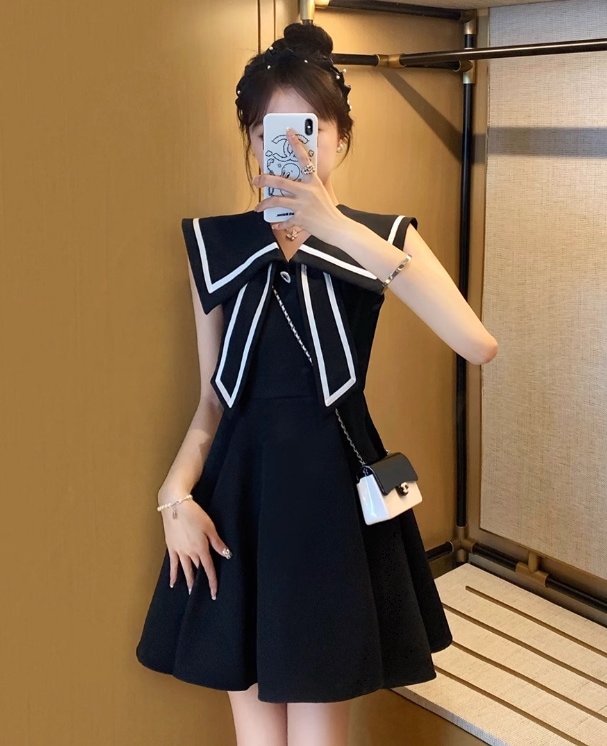 ワンピース ショート丈 袖なし ノースリーブ Vネック 襟付き セーラーカラー フレア Aライン セーラー風 ハイウエスト かわいい 大人可愛い シンプル カジュアル おしゃれ ラフ 個性的 主役級