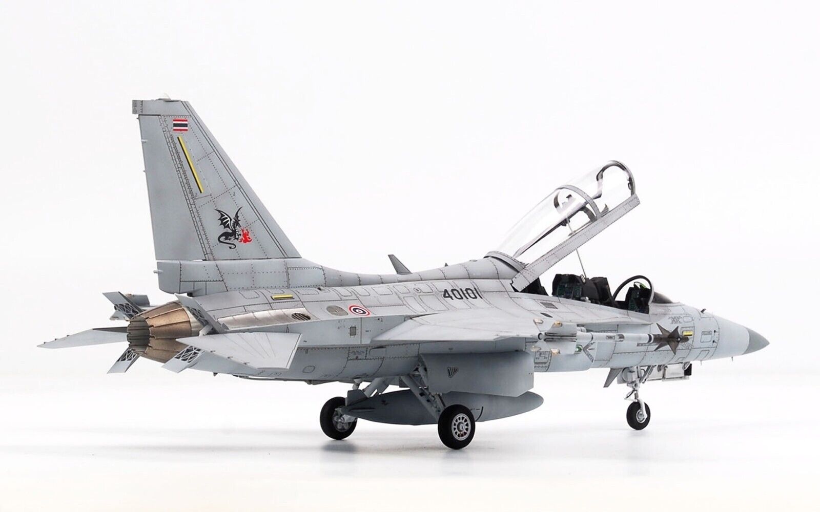 WOLFPACK 1/48 T-50TH Golden Eagle RTAF Lead-In Fighter Trainer Model kit WP14818