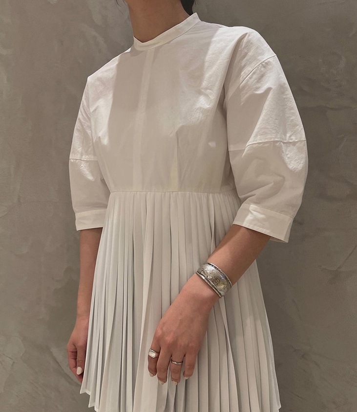 トップス シャツ 白シャツ ミディアム丈 袖あり 5分袖 五分袖 ラウンドネック 襟なし 切り替えデザイン ドッキング プリーツ 綿 かわいい 大人可愛い きれいめ シンプル 大人 上品 おしゃれ トップス シャツ 白シャツ ミディアム丈 袖あり 5分袖 五分袖 ラウンドネック 襟なし 切り替えデザイン ドッキング プリーツ 綿 かわいい 大人可愛い きれいめ シンプル 大人 上品 おしゃれ