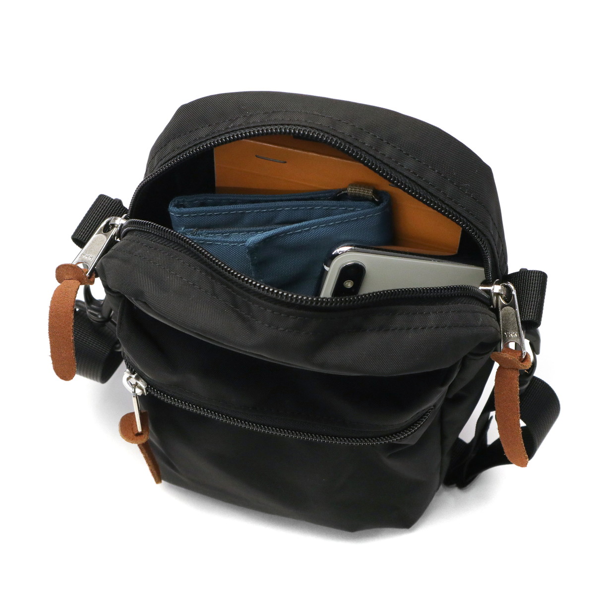 日本正規品 ショルダーバッグ メンズ レディース 軽い ミニ 斜めがけ 縦型 ナイロン 軽量 スポーティー 黒 CLASSIC イージーポケット 日本正規品 ショルダーバッグ メンズ レディース 軽い ミニ 斜めがけ 縦型 ナイロン 軽量 スポーティー 黒 CLASSIC イージーポケット