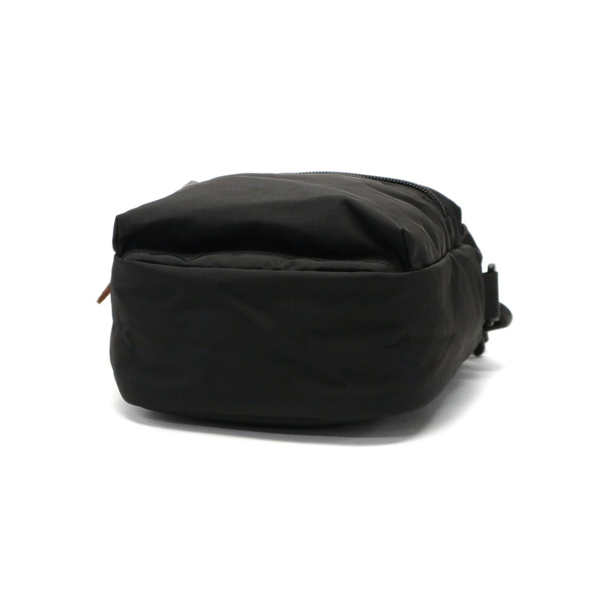 日本正規品 ショルダーバッグ メンズ レディース 軽い ミニ 斜めがけ 縦型 ナイロン 軽量 スポーティー 黒 CLASSIC イージーポケット 日本正規品 ショルダーバッグ メンズ レディース 軽い ミニ 斜めがけ 縦型 ナイロン 軽量 スポーティー 黒 CLASSIC イージーポケット