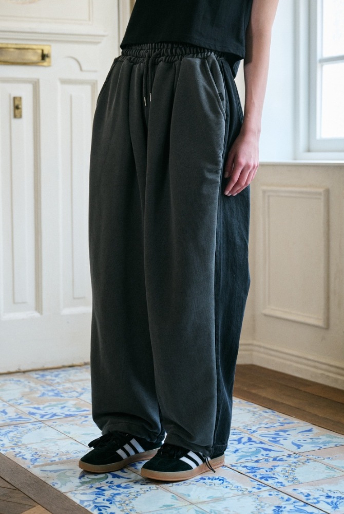 【CPGN STUDIO】Three Tuck Balloon Sweatpants CPGN STUDIO】Three Tuck Balloon Sweatpants (CPGN