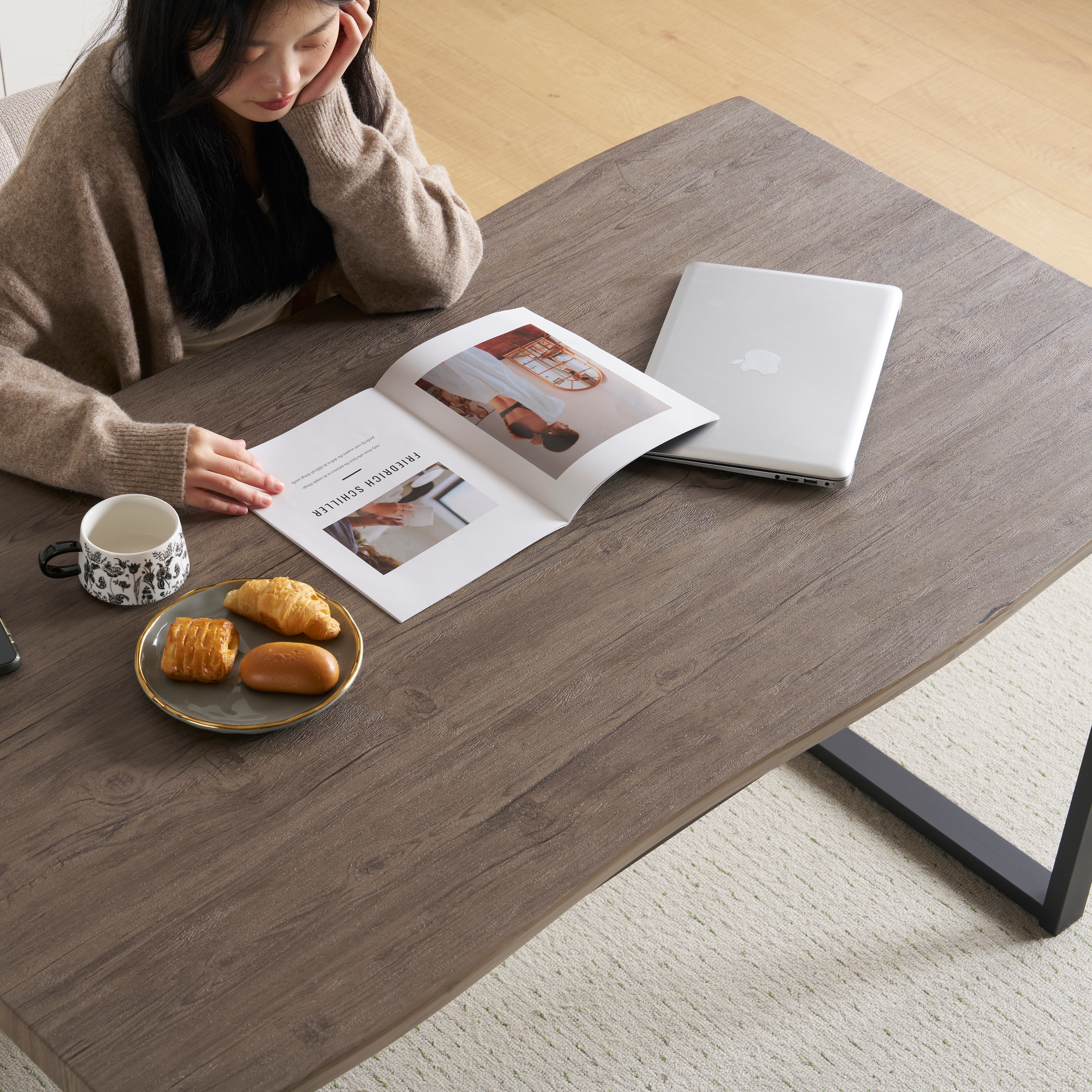 【国内出荷】【テーブル単品販売】ダイニングテーブル 食卓 4人用 2人用 幅140cm おしゃれ 組み立て非常に簡単 ソリッド ハイエンド ヴィンテージ風 モダン 客用 書斎用 シンプル 波の形