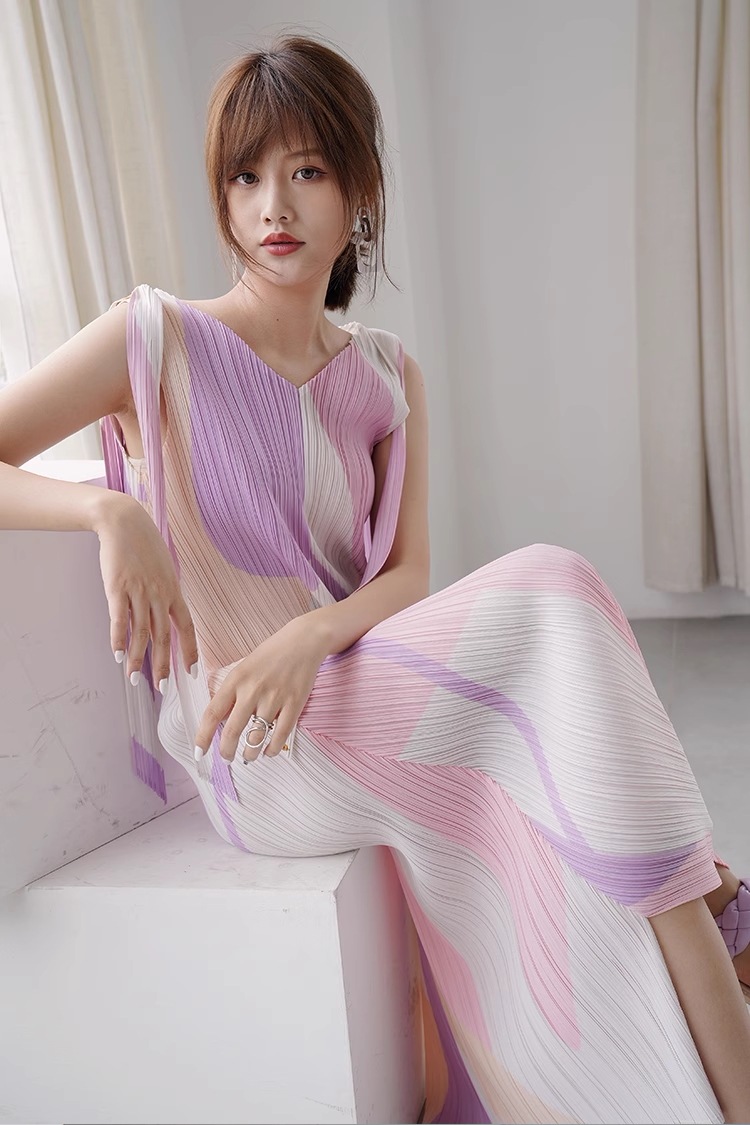 ホリデー ドレス 女性 ノースリーブ 夏 キャミソール スカート アメリカン スタイル ロング スカート 個性的 ワンピース ロング ロング丈 袖なし ノースリーブ Vネック 襟なし 大人可愛い