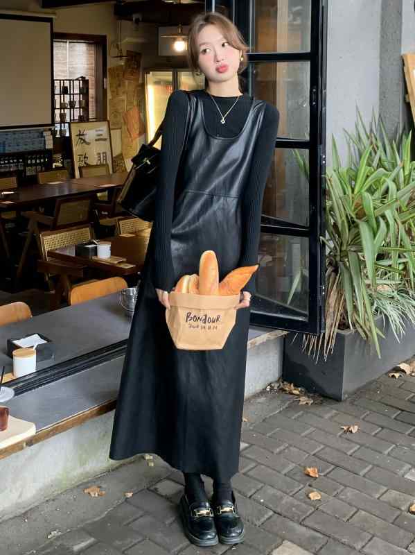 ジャンパースカート 大人 韓国 春秋 PUレザー ロング丈 スクエアネック ノースリーブ ワンピース Aライン ハイウエスト 通気 吸湿 ソフト レトロ カジュアル 黒