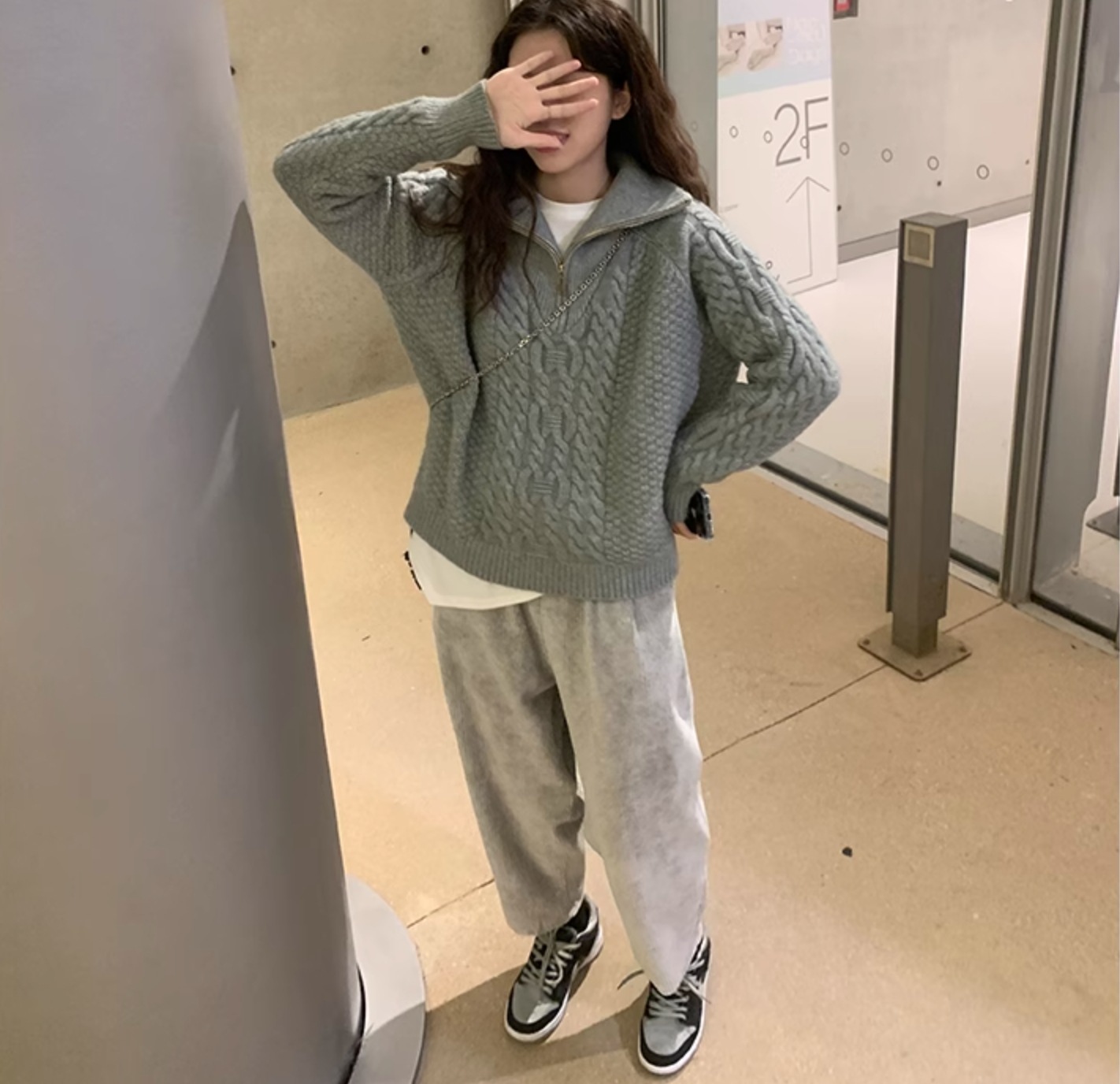 ボトムス ソフトコーデュロイ パンツ ワイドレッグ ハイウエスト ウエストゴム 9分丈 スウェット ワイド ルーズシルエット 伸縮性 厚手 かわいい 大人可愛い シンプル カジュアル おしゃれ