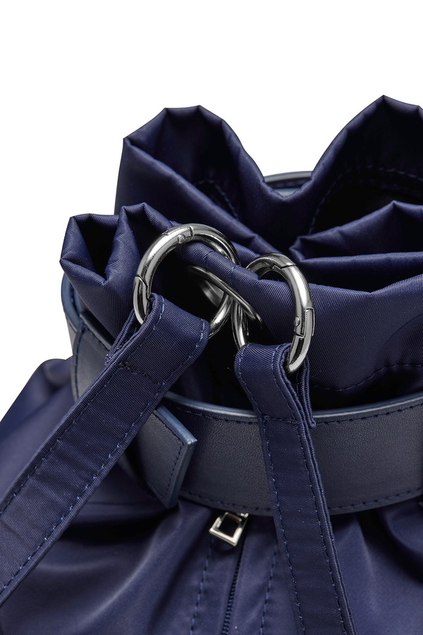 【DEINET】 DEINET LOGO BUCKET BAG : NAVY