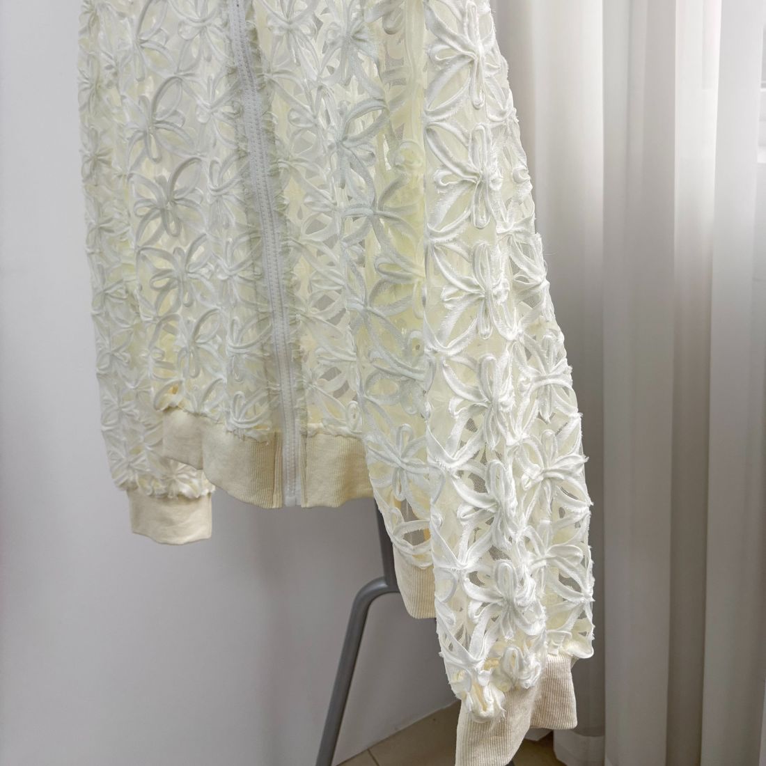 【早い者勝ちタイムセール】大人っぽく華やかな印象のレースブルゾン アウター 上着 ライトアウター 羽織 夏 ノーカラー ジップアップ おしゃれ レース 抜け感 シアー シースルー 透け感 花柄レース 【早い者勝ちタイムセール】大人っぽく華やかな印象のレースブルゾン アウター 上着 ライトアウター 羽織 夏 ノーカラー ジップアップ おしゃれ レース 抜け感 シアー シースルー 透け感 花柄レース