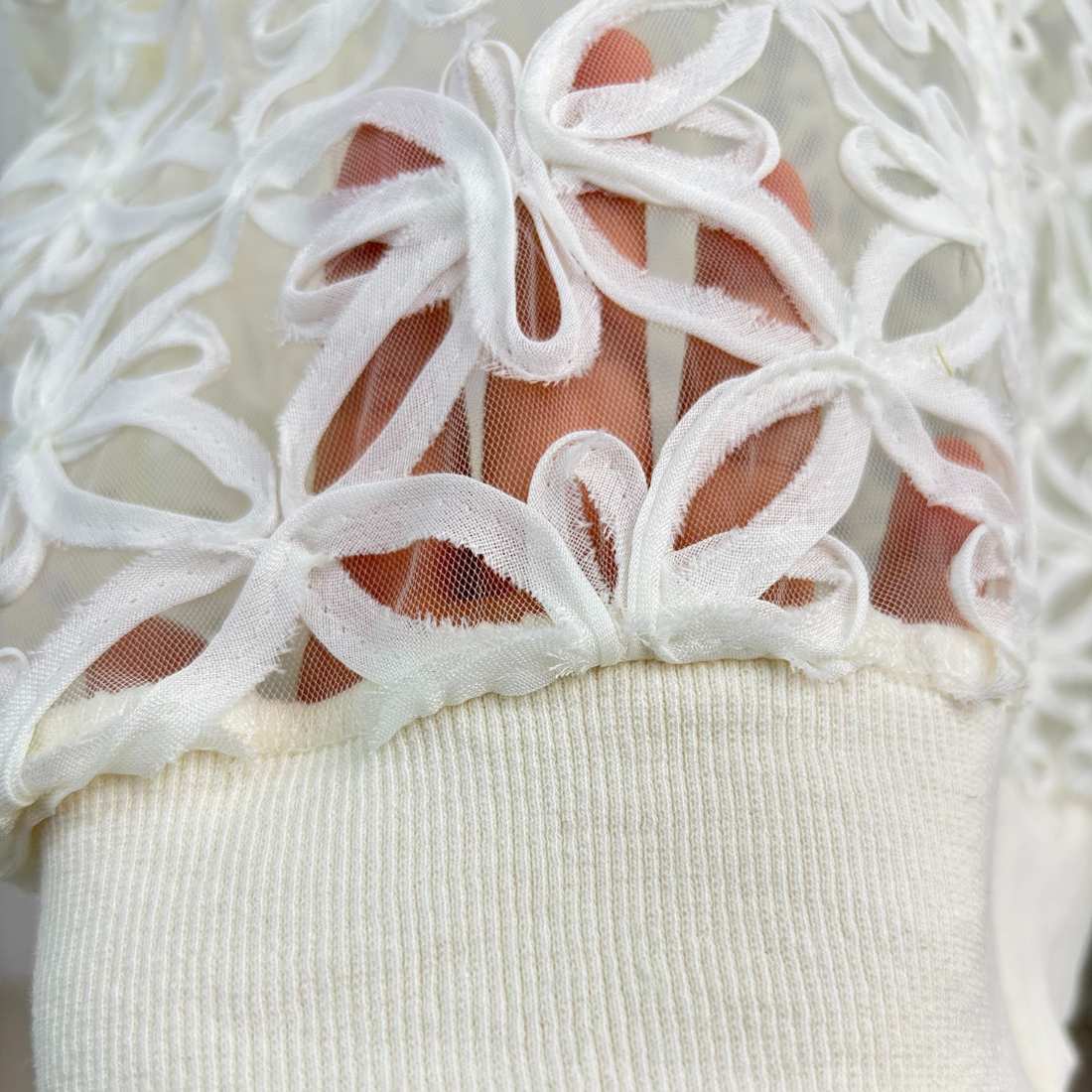 【早い者勝ちタイムセール】大人っぽく華やかな印象のレースブルゾン アウター 上着 ライトアウター 羽織 夏 ノーカラー ジップアップ おしゃれ レース 抜け感 シアー シースルー 透け感 花柄レース 【早い者勝ちタイムセール】大人っぽく華やかな印象のレースブルゾン アウター 上着 ライトアウター 羽織 夏 ノーカラー ジップアップ おしゃれ レース 抜け感 シアー シースルー 透け感 花柄レース