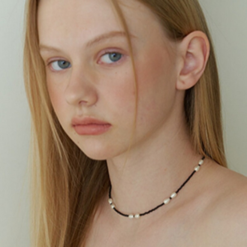 KINDABABY ガラスリボン ブラック ネックレス KINDABABY ガラスリボン ブラック ネックレス