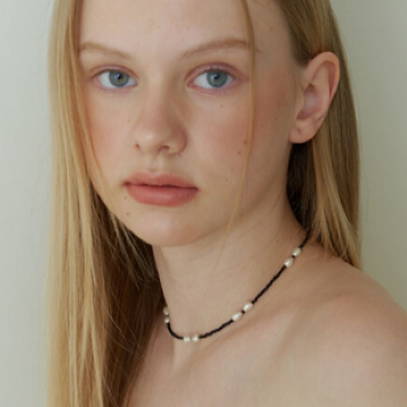 KINDABABY ガラスリボン ブラック ネックレス KINDABABY ガラスリボン ブラック ネックレス