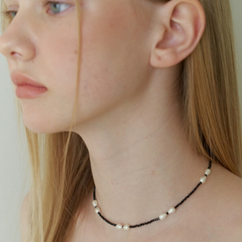 KINDABABY ガラスリボン ブラック ネックレス KINDABABY ガラスリボン ブラック ネックレス