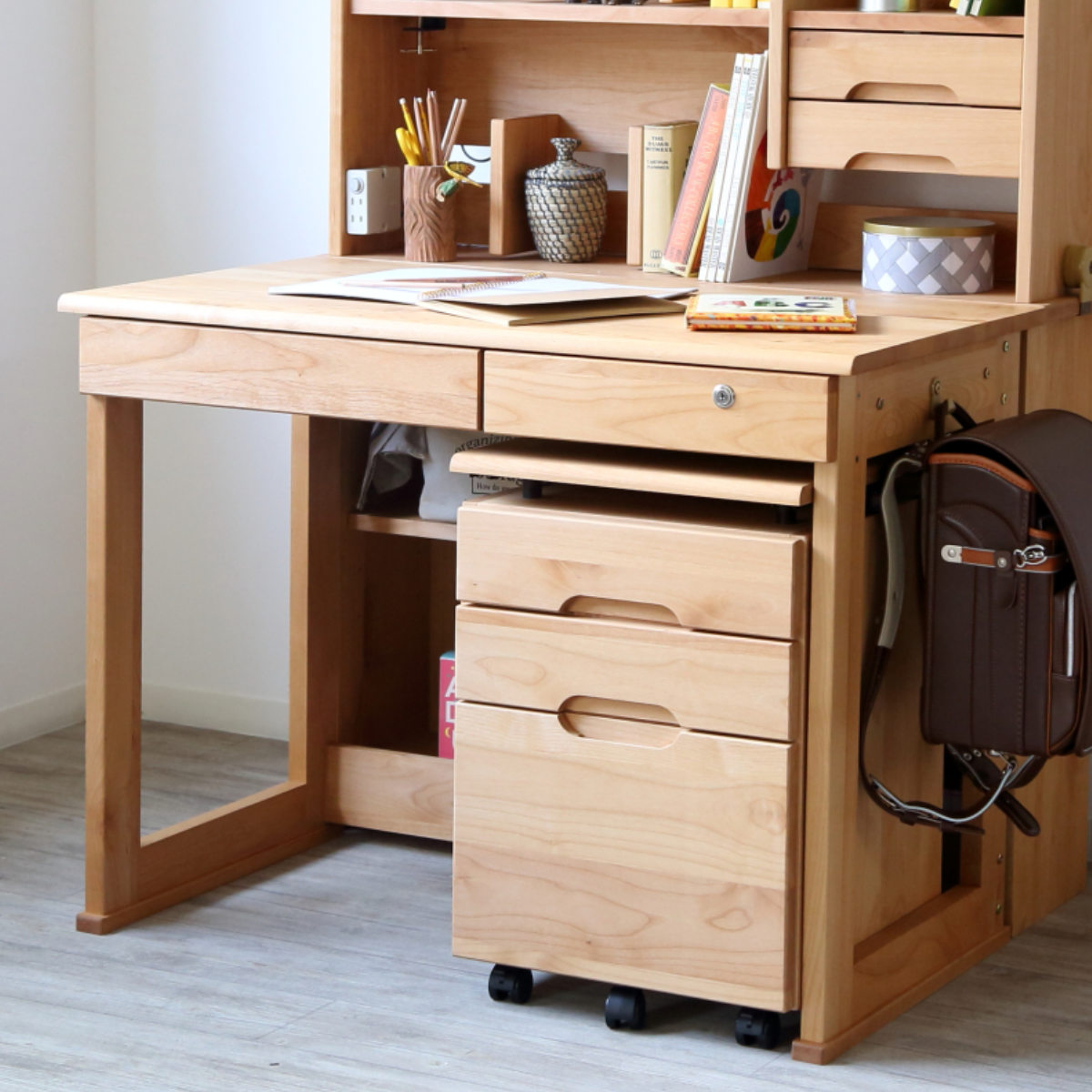 学習机 シンプル 幅100cm 奥行55cm 引出し付 レオ デスク 学習デスク 机 勉強机 木製 天然木 引き出し A3 A4 リビング学習 パソコンデスク ワークデスク リビングデスク 学習机 シンプル 幅100cm 奥行55cm 引出し付 レオ デスク 学習デスク 机 勉強机 木製 天然木 引き出し A3 A4 リビング学習 パソコンデスク ワークデスク リビングデスク