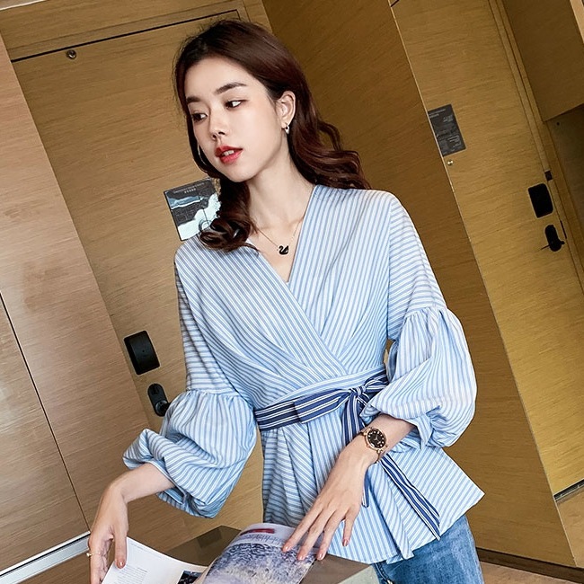 トップス シャツ レディース 春 秋 きれいめ オフィス 七分袖 ボリューム袖 Vネック カシュクール 襟なし ノーカラー フレア ペプラム Aライン 裾ワイド リボン ウエストリボン 青 ブルー S トップス シャツ レディース 春 秋 きれいめ オフィス 七分袖 ボリューム袖 Vネック カシュクール 襟なし ノーカラー フレア ペプラム Aライン 裾ワイド リボン ウエストリボン 青 ブルー S