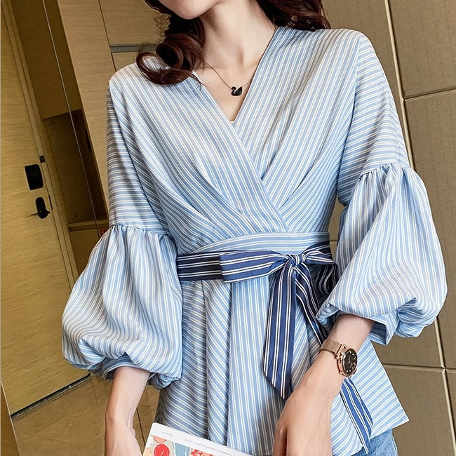 トップス シャツ レディース 春 秋 きれいめ オフィス 七分袖 ボリューム袖 Vネック カシュクール 襟なし ノーカラー フレア ペプラム Aライン 裾ワイド リボン ウエストリボン 青 ブルー S トップス シャツ レディース 春 秋 きれいめ オフィス 七分袖 ボリューム袖 Vネック カシュクール 襟なし ノーカラー フレア ペプラム Aライン 裾ワイド リボン ウエストリボン 青 ブルー S