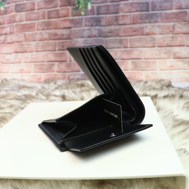 即発 正規品 USA直送 アウトレットメンズ 二つ折り財布 36U9LHRF3L 即発 正規品 USA直送 アウトレットメンズ 二つ折り財布 36U9LHRF3L