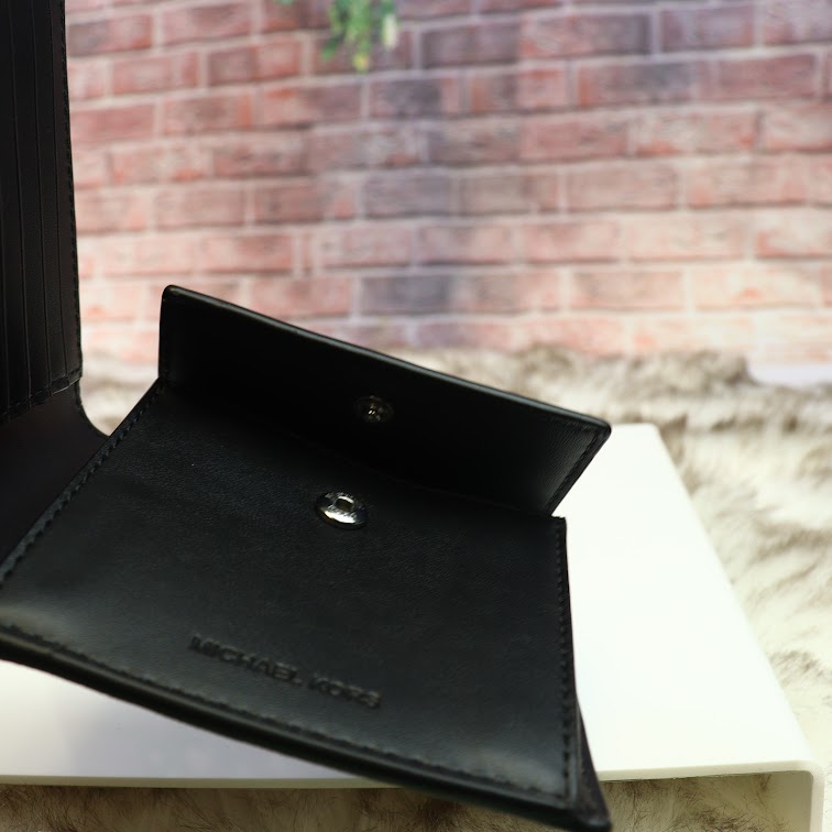 即発 正規品 USA直送 アウトレットメンズ 二つ折り財布 36U9LHRF3L 即発 正規品 USA直送 アウトレットメンズ 二つ折り財布 36U9LHRF3L