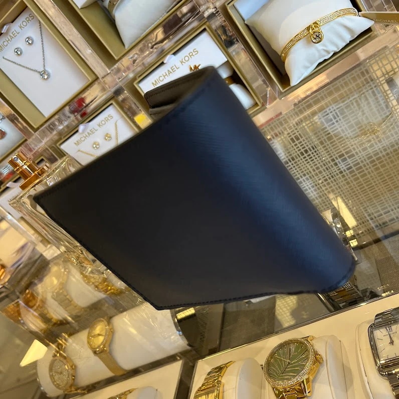 即発 正規品 USA直送 アウトレットメンズ 二つ折り財布 36U9LHRF3L 即発 正規品 USA直送 アウトレットメンズ 二つ折り財布 36U9LHRF3L