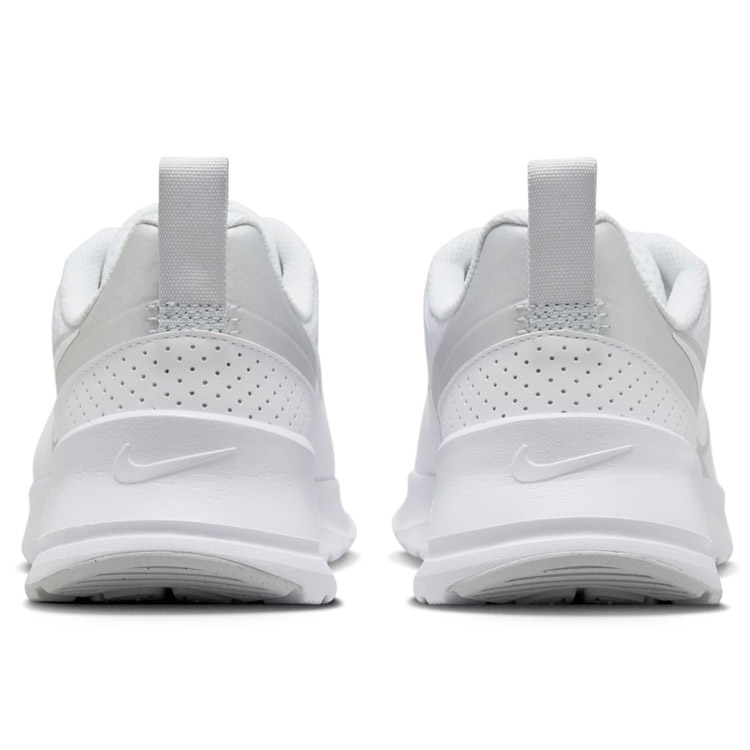 ナイキ NIKE エア マックス ニュアクシス スニーカー シューズ レディース HF1233-101 ナイキ NIKE エア マックス ニュアクシス スニーカー シューズ レディース HF1233-101