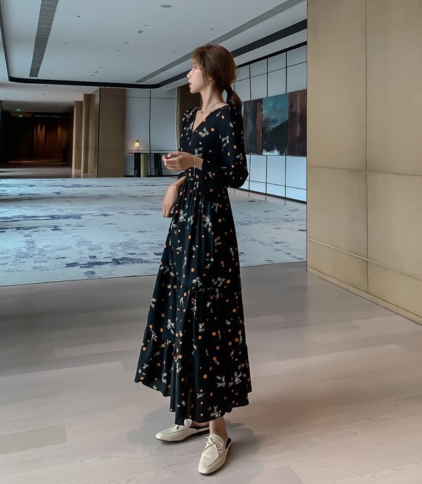 ワンピース ロング ロング丈 袖あり 五分袖 長袖 Vネック フレア シフォン 大人可愛い きれいめ シンプル 大人 上品 おしゃれ 大人女子 クール エレガント 柄 花柄 春 秋 20代 30代