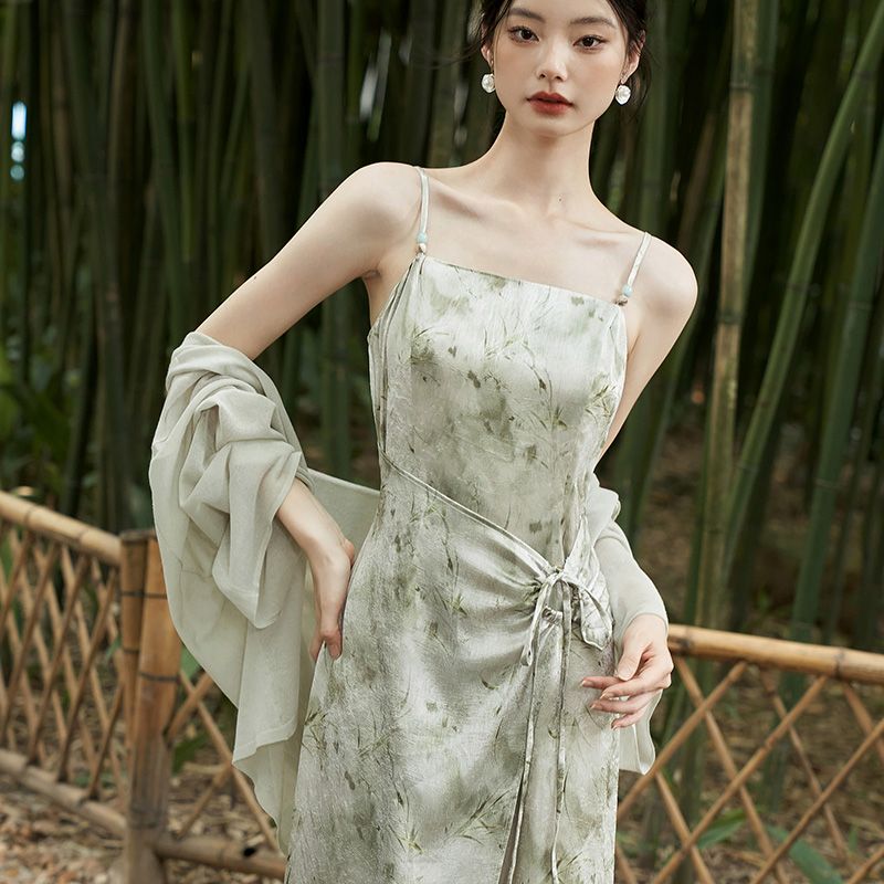 国風サテンホルターホルタープリントドレスウエストヒッチングピースドレス 国風サテンホルターホルタープリントドレスウエストヒッチングピースドレス