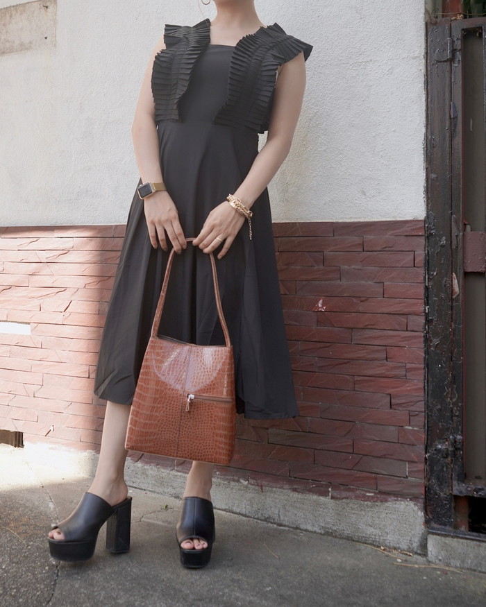 プリーツポイントスリーブレスワンピース（ブラック）