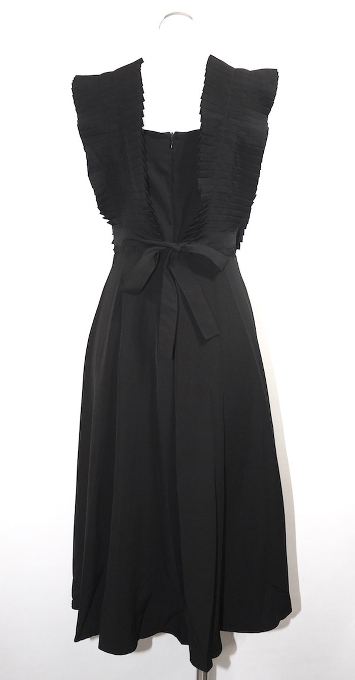 プリーツポイントスリーブレスワンピース（ブラック）