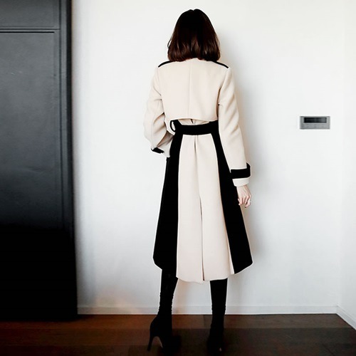 バイカラーが大人可愛い冬のロング厚手レディースチェスターコート