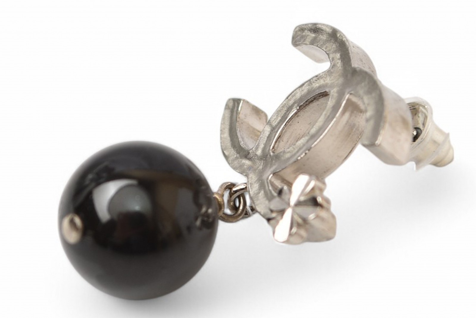 ピアス CCマーク/クローバー スイングボール シルバー/ブラックB13【中古】 ピアス CCマーク/クローバー スイングボール シルバー/ブラックB13【中古】