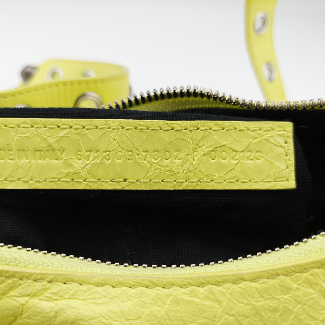 ルカゴールイエローラムスキン671309.7302.P.002123中古 ルカゴールイエローラムスキン671309.7302.P.002123中古