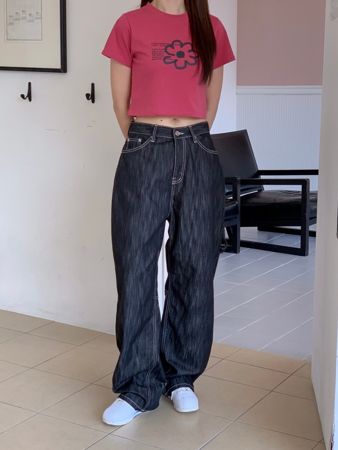 落書きフラワークロップドTシャツ/韓国Tシャツ/韓国デザイン/個性Tシャツ/手書きデザイン/フラワーTシャツ/クロップド丈