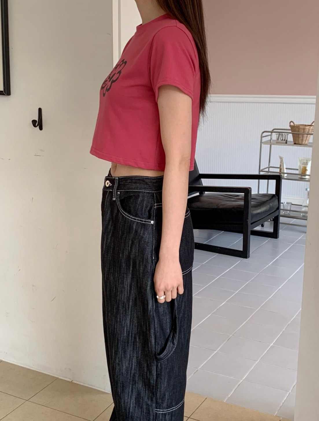 落書きフラワークロップドTシャツ/韓国Tシャツ/韓国デザイン/個性Tシャツ/手書きデザイン/フラワーTシャツ/クロップド丈