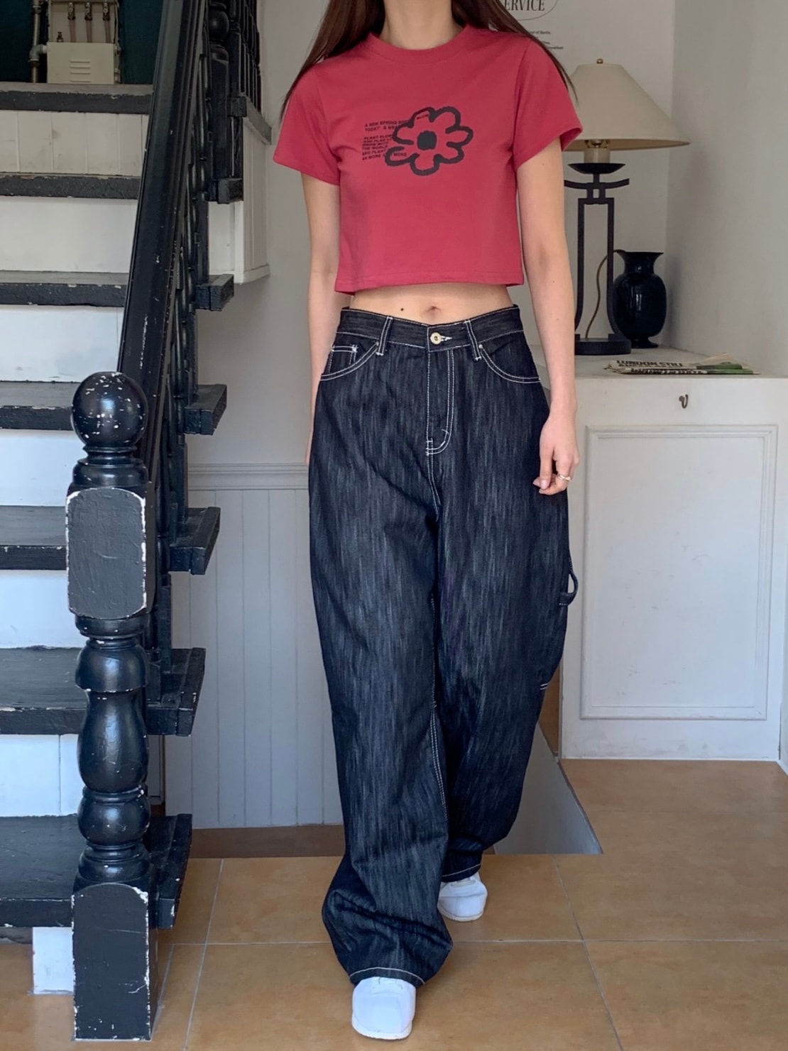 落書きフラワークロップドTシャツ/韓国Tシャツ/韓国デザイン/個性Tシャツ/手書きデザイン/フラワーTシャツ/クロップド丈