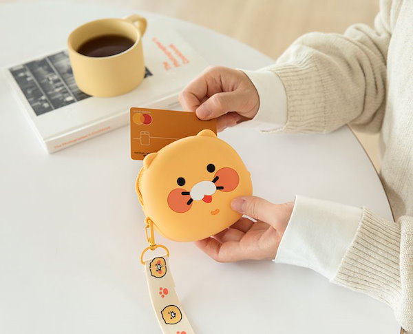 Qoo10] カカオフレンズ チュンシク シリコン 顔ポーチ 顔型ポー