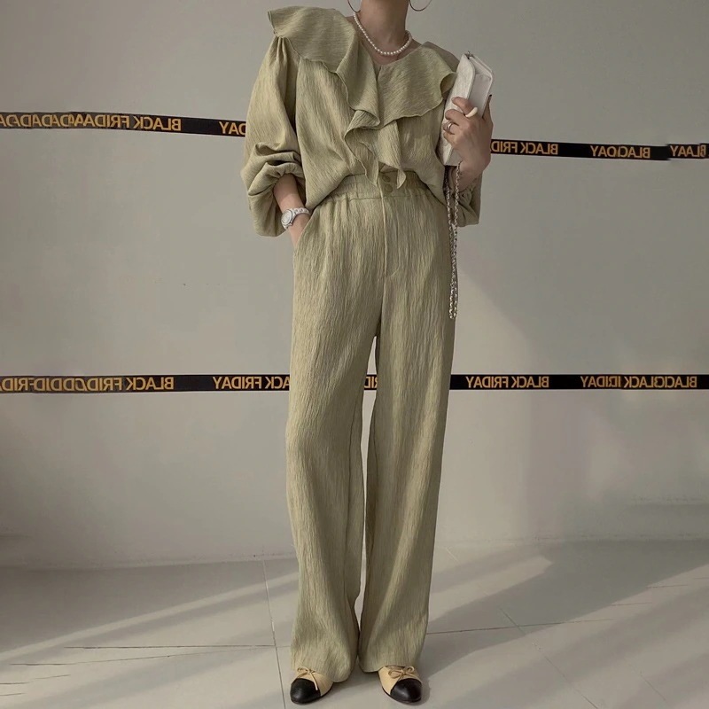 殺到中 ゆとりフリルVネックシャツ+ハイウエストボタンパンツセットパンツドレス 殺到中 ゆとりフリルVネックシャツ+ハイウエストボタンパンツセットパンツドレス