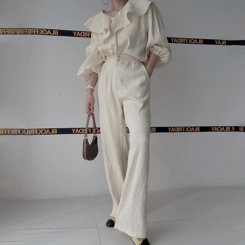 殺到中 ゆとりフリルVネックシャツ+ハイウエストボタンパンツセットパンツドレス 殺到中 ゆとりフリルVネックシャツ+ハイウエストボタンパンツセットパンツドレス