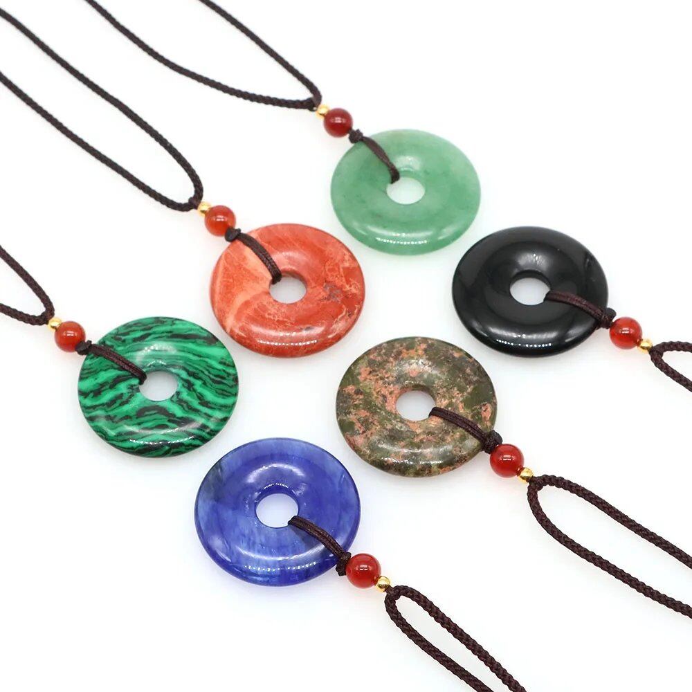 30mm 円形ドーナツ型 ヒーリングクリスタルペンダントネックレス 天然オブシディアンストーン お守りコインチャーム 幸運のドーナツ プロテクションジュエリー ギフト 色:ウォーターメロン 商品 30mm 円形ドーナツ型 ヒーリングクリスタルペンダントネックレス 天然オブシディアンストーン お守りコインチャーム 幸運のドーナツ プロテクションジュエリー ギフト 色:ウォーターメロン 商品