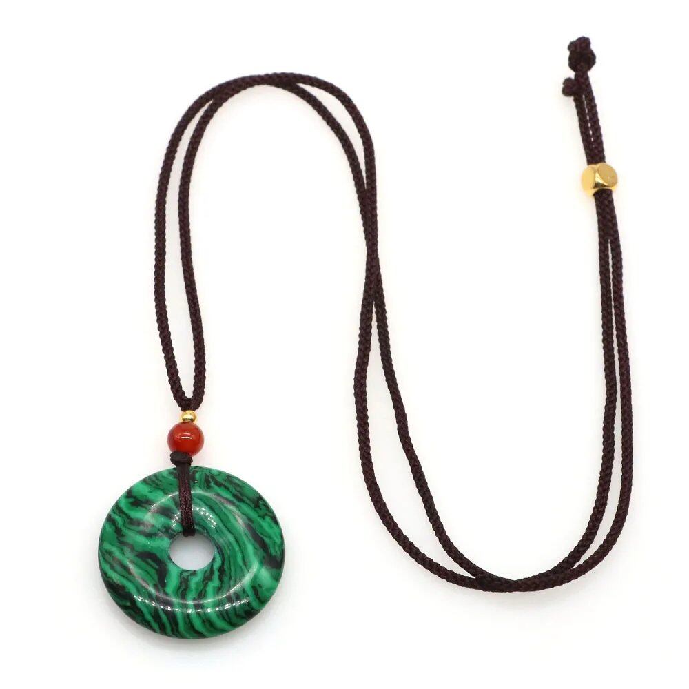 30mm 円形ドーナツ型 ヒーリングクリスタルペンダントネックレス 天然オブシディアンストーン お守りコインチャーム 幸運のドーナツ プロテクションジュエリー ギフト 色:ウォーターメロン 商品 30mm 円形ドーナツ型 ヒーリングクリスタルペンダントネックレス 天然オブシディアンストーン お守りコインチャーム 幸運のドーナツ プロテクションジュエリー ギフト 色:ウォーターメロン 商品