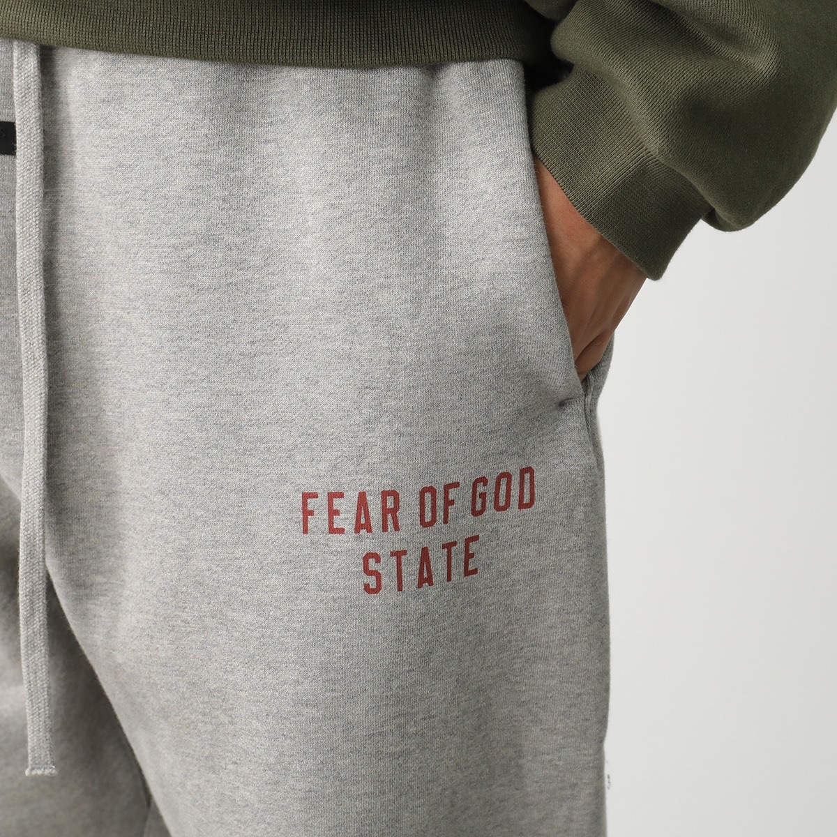 FEAR OF GOD ESSENTIALS フィアオブゴッドエッセンシャルズ スウェットパンツ 130BT2420 メンズ フリース 裏起毛 ロゴ カラー3色 FEAR OF GOD ESSENTIALS フィアオブゴッドエッセンシャルズ スウェットパンツ 130BT2420 メンズ フリース 裏起毛 ロゴ カラー3色