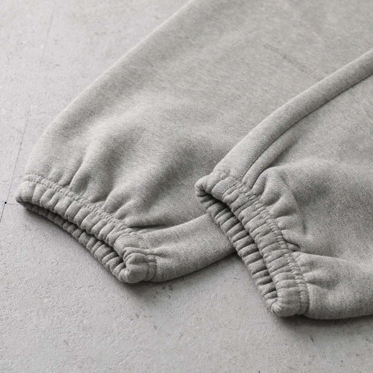 FEAR OF GOD ESSENTIALS フィアオブゴッドエッセンシャルズ スウェットパンツ 130BT2420 メンズ フリース 裏起毛 ロゴ カラー3色 FEAR OF GOD ESSENTIALS フィアオブゴッドエッセンシャルズ スウェットパンツ 130BT2420 メンズ フリース 裏起毛 ロゴ カラー3色