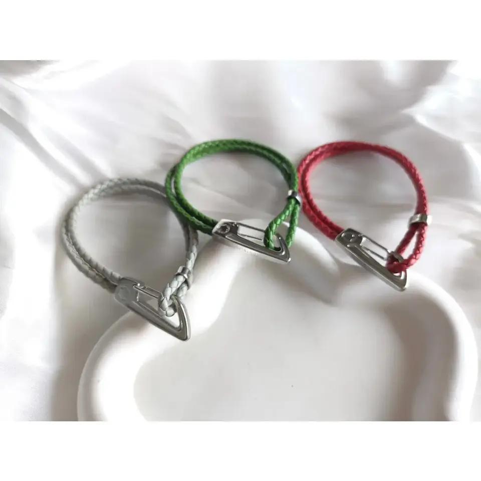 見事なカスタムメイドの中空 MB ブレスレット仕立てられた長さ: カップルの愛情を表現するのに最適 見事なカスタムメイドの中空 MB ブレスレット仕立てられた長さ: カップルの愛情を表現するのに最適