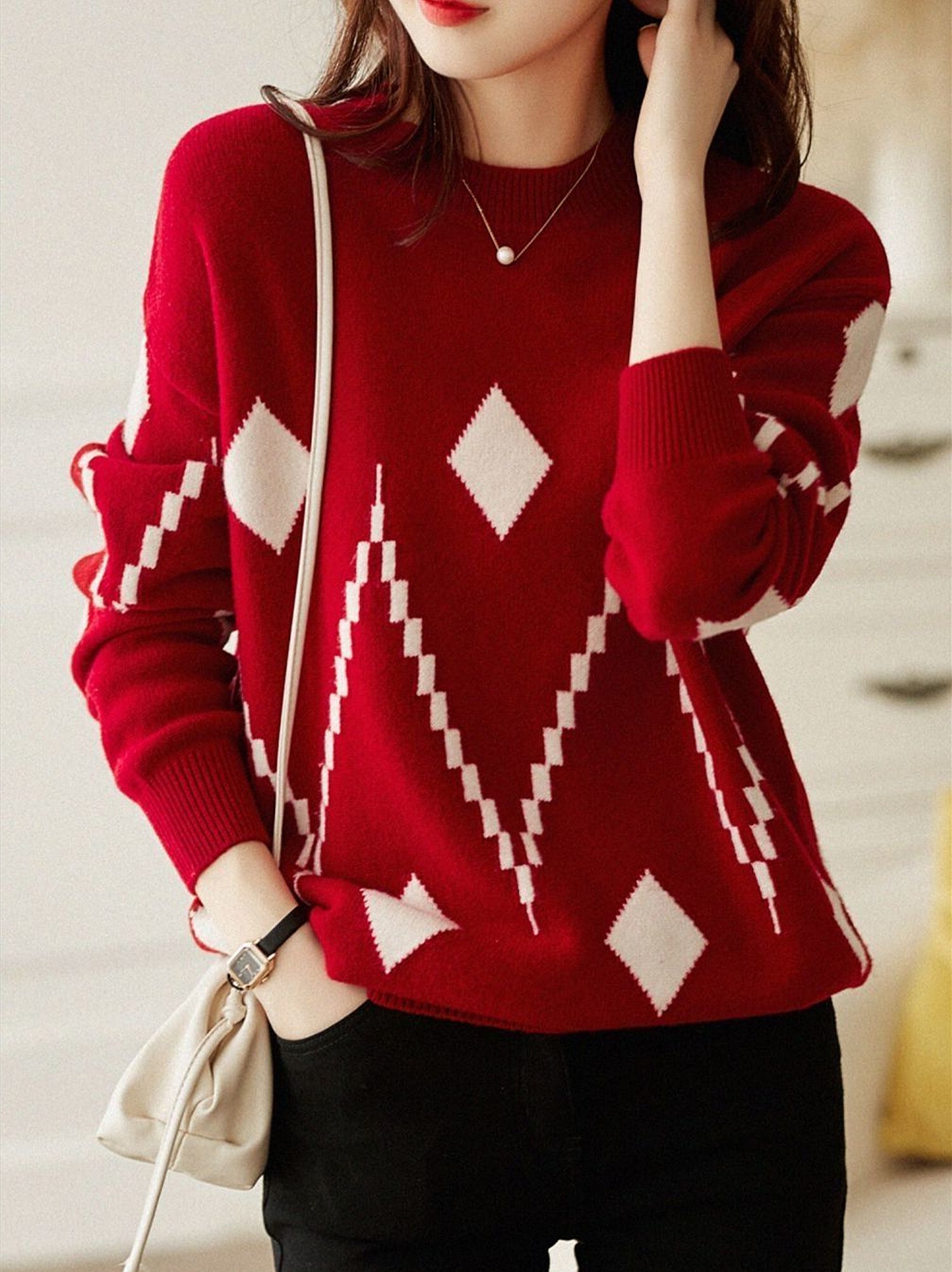 トップス カットソー ニットソー セーター 袖あり 長袖 ゆる ホワイト レッド ブラック かわいい 大人可愛い きれいめ 上品 レトロ 主役級 存在感 春 秋 冬 10代 20代 30代 個性的